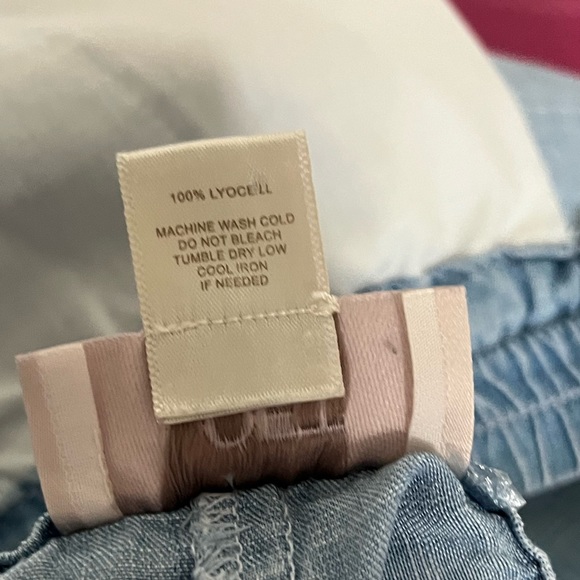 Loft soft chambray short.  Elastic waist with drawstring. 4” - Picture 5 of 5